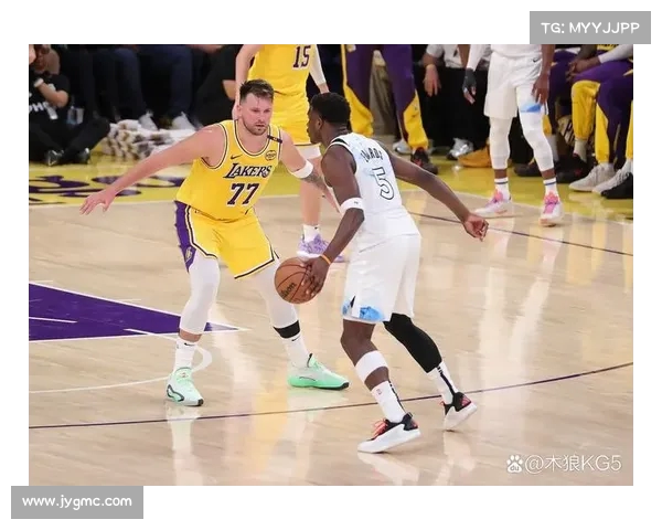 NBA季后赛激战正酣 星光闪耀的冠军之路与球员表现解析 NBA季后赛激战正酣 星光闪耀的冠军之路与球员表现解析